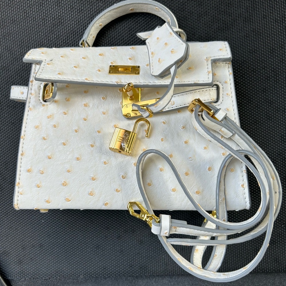 Pink Designer Handbag - Picture 5 of 7